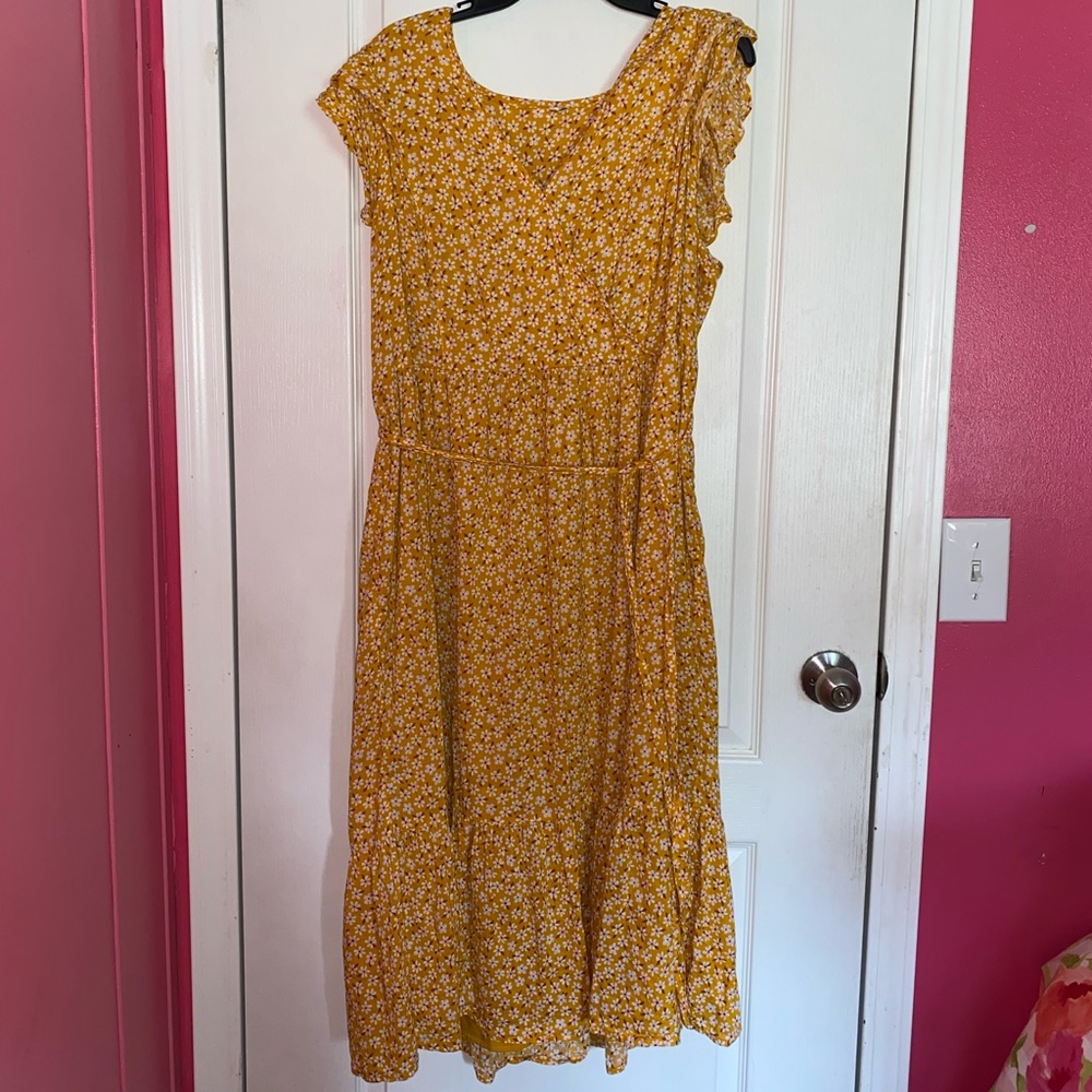 YELLOW FAUX WRAP MIDI DRESS WITH DAISIES